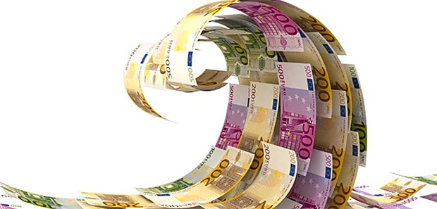 Kassen "surfen" im Geld Geldsegen: Die Krankenkassen haben im ersten Halbjahr 2017 einen Überschuss von 1,41 Milliarden Euro erzielt.