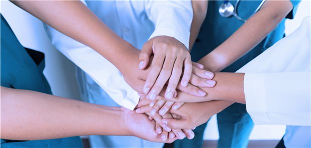 Gemeinsam gegen Long-COVID: Versorgungsangebote für betroffene Patienten sollen sektor-übergreifend gebündelt werden.