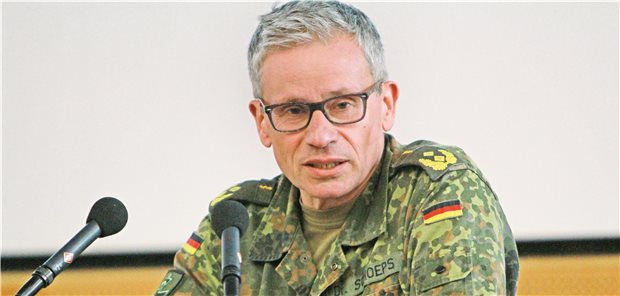 Mit der Luftwaffe gegen das Coronavirus? Generalstabsarzt Dr. Stephan Schoeps ist stellvertretender Inspekteur des Sanitätsdienstes der Bundeswehr.