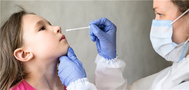 Pädiater kritisieren geplante Corona-Attestpflicht in Schulen Genesen? Ein negativer Antigen-Test allein soll laut den Ampel-Plänen nicht ausreichen, damit Kinder nach einer Corona-Infektion wieder in Kita oder Schule gehen können. Sie brauchen eine Bescheinigung von einer Ärztin oder einem Arzt, dass die Erkrankung überwunden ist.