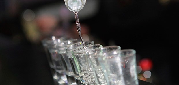 Gepanschter Alkohol bringt 67 Festgästen den Tod Gepanschter Alkohol hat in Mosambik 67 Menschen das Leben gekostet.
