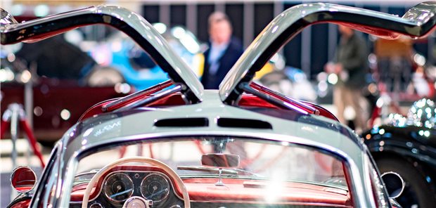 Je oller, je doller: Oldtimer beflügeln Anlegerträume Gepflegte Oldtimer – hier ein Mercedes-Benz 300 SL Coupe mit geöffneten Türen – können eine rentable Anlagemöglichkeit sein.