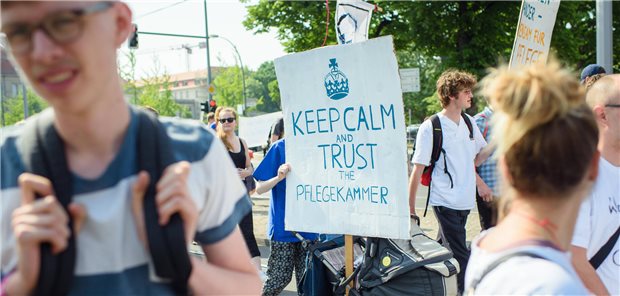 Geplatzter Traum in Baden-Württemberg? Werbung für eine Pflegekammer anlässlich des Tags der Pflege im Mai 2018 in Berlin.