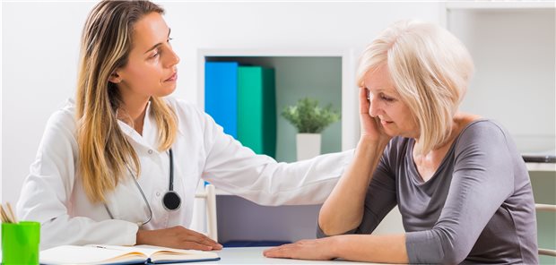 Arzt lässt sich von Patientinnen blasen Arzt lässt sich von Patientinnen blasen