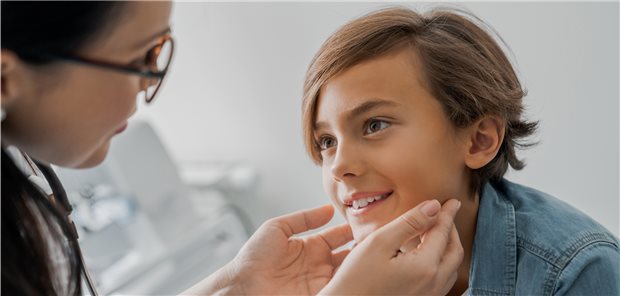 Gerade bei Kindern und Jugendlichen erfordert die Diagnostik von Schilddrüsenerkrankungen besonderes Fingerspitzengefühl.