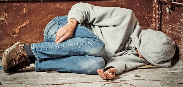 Drogenabhängige und Obdachlose gezielt auf Hepatitis ansprechen! Gerade die vulnerablen Gruppen wie Drogenabhängige werden durch Check Ups nicht erreicht.