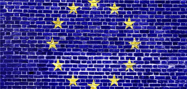 EU-Flagge auf Mauer gesprayt