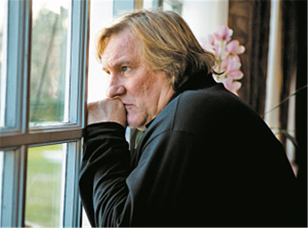 Von den Folgen eines Gedächtnisverlusts Gérard Depardieu als Konrad Lang in Bruno Chiches Romanverfilmung "Small World".
