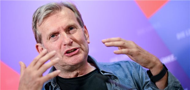 Sozialmediziner und Spitzenkandidat schwer erkrankt – Zukunft ungewiss Gerhard Trabert, Sozialmediziner spreicht bei einer Pressekonferenz