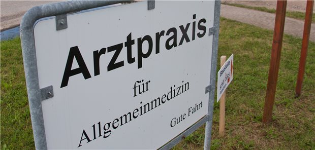Geschafft: Die eigene Praxis ist gegründet. Der Weg dahin ist besonders für Hausärzte mitunter lang und steinig.