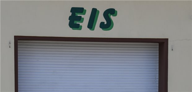 Urteil: Brandenburgisches Corona-Notlagegesetz verstößt gegen Verfassung Geschlossene Eisdielen wie hier im brandenburgischen Lübbenau gehörten zu Hochzeiten der Corona-Pandemie zum Alltag.