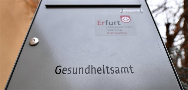  Briefkasten mit der Aufschrift "Gesundheitsamt" in Erfurt