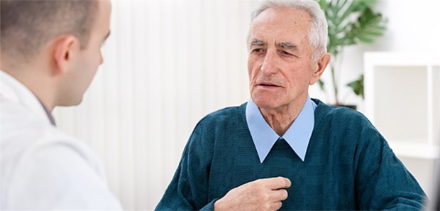 Gespräch zu Prostatakarzinom: Bei der Therapieentscheidung müssten der Nutzen einer aggressiven Therapie, die verbleibende Lebenserwartung und die therapiebedingte Morbidität ins Kalkül gezogen werden.