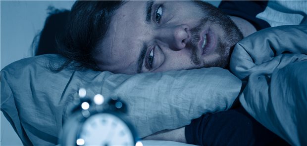 Gestörter Schlaf belastet die Betroffenen deutlich.