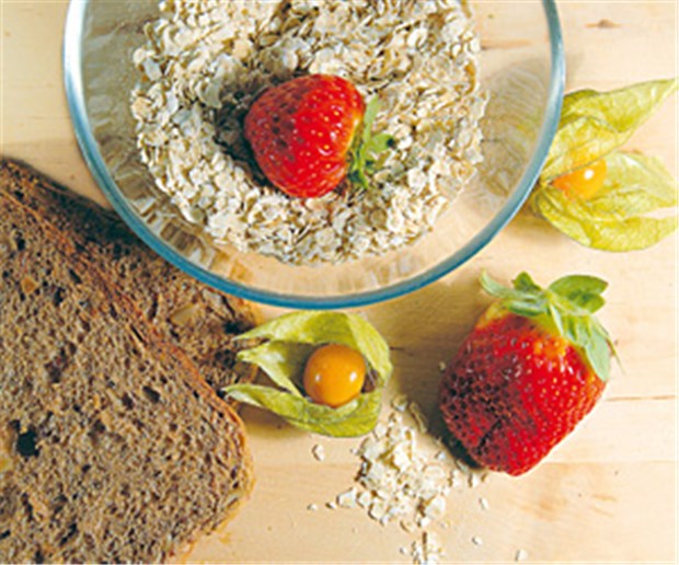Müsli und Vollkorn: Darmkrebs-Risiko wegessen Gesunde Ernährung lohnt sich. Günstig scheinen drei Mahlzeiten mit etwa 90 g Vollkorn pro Tag.