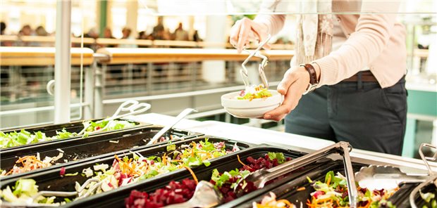 Klimafreundliche Ernährung: „Wir brauchen einen Instrumentenmix“ Gesundes Essen in Mensen und Kantinen? Das wäre machbar.
