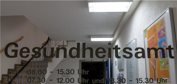 Ämter im Südwesten wollen 157 Ärzte zusätzlich Gesundheitsämter in Baden-Württemberg haben Stellenbedarf für zusätzlich 157 Ärzte angemeldet.