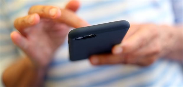 Gesundheitsdaten von Kollegen im privaten Chat weitergeben? Das kann teuer werden. (Archivbild)