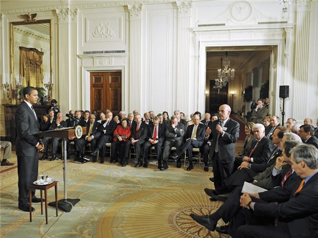 Obama macht ernst mit der Gesundheitsreform Gesundheitsexperten aus allen Bereichen kamen am vergangenen Donnerstag zum Reformforum ins Weiße Haus.
