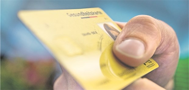 gematik gibt grünes Licht – Praxen können loslegen Gesundheitskarte im Einsatz: Ärzte und andere Leistungserbringer können jetzt die erste Online-Anwendung der Karte nutzen.