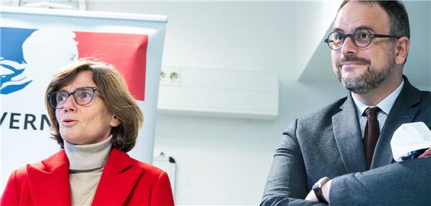 Gesundheitsminister Aurelien Rousseau will das verschärfte Gesetz nicht mittragen. Jetzt ist seine Stellvertreterin Agnès Firmin le Bodo an die Ministeriumsspitze gerückt.