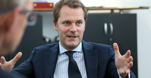 'Die Selbstverwaltung ist die beste Lösung' Gesundheitsminister Daniel Bahr im Gespräch mit der "Ärzte Zeitung": "Ich wünschte mir mitunter auch mehr Tempo."