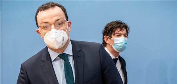 Spahn weist Kritik am Verlauf der Corona-Impfungen zurück Gesundheitsminister Jens Spahn und Christian Drosten, Direktor des Instituts für Virologie an der Charité, bei der Pressekonferenz zur aktuellen Corona-Lage.