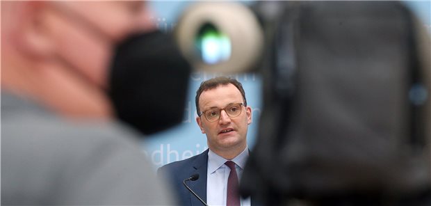 Spahn hängt Teile der Pflegereform an aktuelles Gesetzespaket Gesundheitsminister Jens Spahn will mit einem erprobten Manöver Teile seiner geplanten Pflegereform auf den Weg bringen.