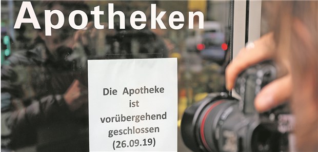 Auf wessen Kosten gehen die Kölner Glukose-Toten? Gesundheitsminister Karl-Josef Laumann hat die Schließung dreier Apotheken in Köln verfügt.