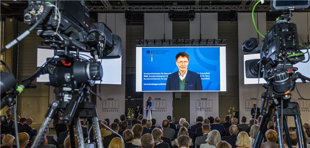 Gesundheitsminister Karl Lauterbach hat in einer Videobotschaft zur Eröffnung des  Hauptstadtkongresses dazu aufgerufen, „vermeidbare Doppelstrukturen“ abzubauen.