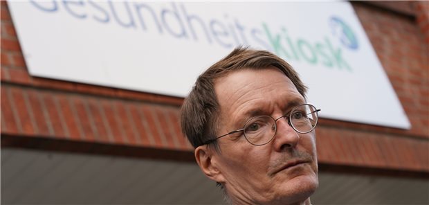 Kassenärzte kritisieren Lauterbachs Konzept der Gesundheitskioske Gesundheitsminister Karl Lauterbach (SPD) hat Eckpunkte für ein Gesetz zum Aufbau von Gesundheitskiosken vorgelegt. Die Vertragsärzte sehen die Rolle der Arztpraxen darin unterbelichtet.