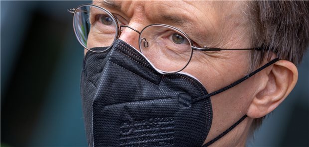 Lauterbach erwartet heißen Corona-Herbst Gesundheitsminister Lauterbach hat bei der Branchenkonferenz Gesundheitswirtschaft auf die Entwicklung der Corona-Pandemie und den Herbst vorausgeblickt.