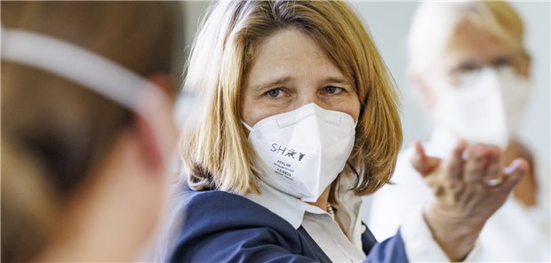 Abgeordnete im Kieler Landtag suchen nach Rettung für Geburtskliniken Gesundheitsministerin Kerstin von der Decken betont die Anstrenungen der schleswig-holsteinischen Landesregierung für die Geburtshilfe.