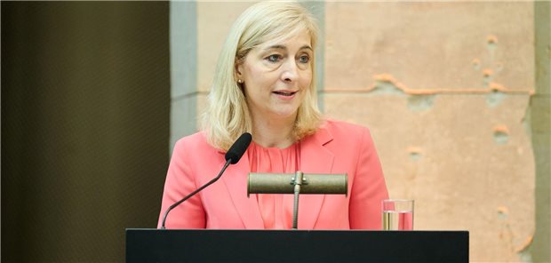 Regierung will härtere Strafen für Gewalt gegen Medizin-Personal Gesundheitsministerin Nina Warken: „Diejenigen anzugreifen, die anderen helfen, ist absolut inakzeptabel.“
