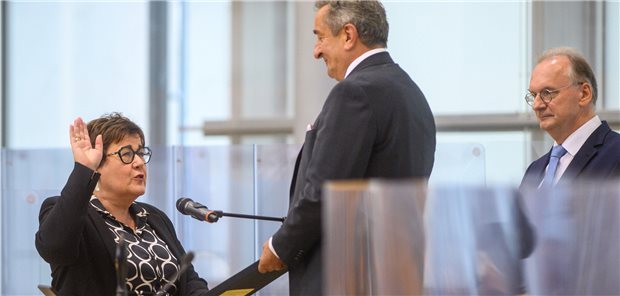 Neue Amtszeit für Gesundheitsministerin Grimm-Benne Gesundheitsministerin Petra Grimm-Benne bei der Vereidigung im Landtag.
