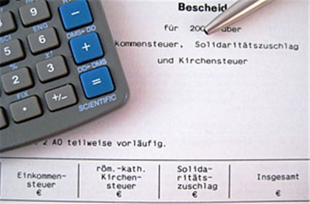 Wird jetzt ein "Gesundheitssoli" eingeführt? Gesundheitssoli als Finanzierungskonzept für Kopfprämie und Krankenkassen-Zuschuss? © MH / fotolia.com