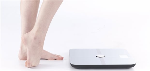 Gewichtsabnahme aus unerklärlichen Gründen: Kommen weitere abnorme Befunde hinzu, sollte einem Krebsverdacht nachgegangen werden.