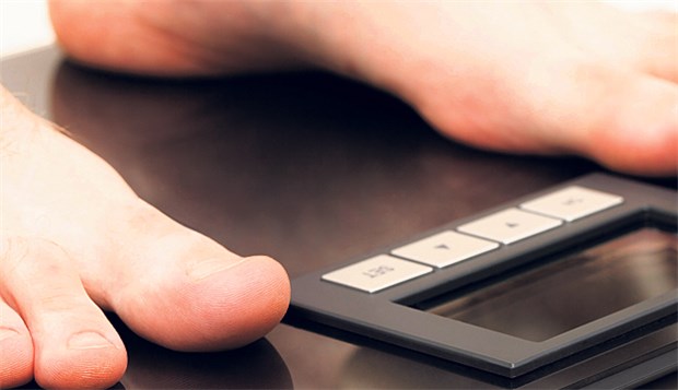 So geht erfolgreich abnehmen Gewichtskontrolle bei Adipositas. Die zwei Therapiephasen - Gewichtsreduktion und Gewichtserhaltung - solltenin puncto Ernährung nicht miteinander vermengt werden.