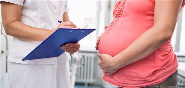 Gewichtskontrolle in der Schwangerschaft: Übergewicht geht mit erhöhtem Risiko für Gestationsdiabetes einher und damit mit einem leicht erhöhten Risiko für ein Kind mit Herzfehler. Angesichts der hohen Zahl an Betroffenen ist das Risiko auf Bevölkerungsebene aber von hoher Relevanz.