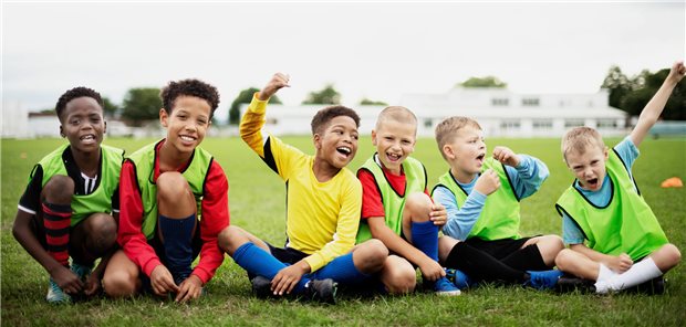 Psychologe: „Natural Highs“ können vor Drogenkonsum schützen „Gewonnen!“ – Glücksgefühle, ein „Natural High“ nach einem gewonnenen Fußballmatch – wer will abstreiten, dass dies besser ist als durch Drogenkonsum erzielte Glücksgefühle?