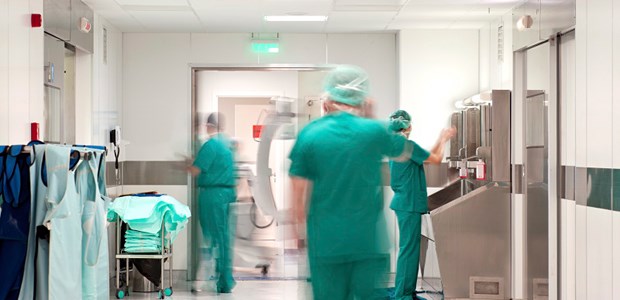 Operation bloß nicht im eigenen Haus! Gewusel vorm OP: Viele Pflegekräfte sind skeptisch ob ihrer Arbeitsstätte.