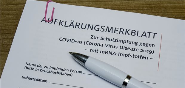 PKV-Umfrage: Jüngere schlechter über COVID-Impfung informiert als Ältere Aufklärungsmerkblatt zur Schutzimpfung gegen COVID-19