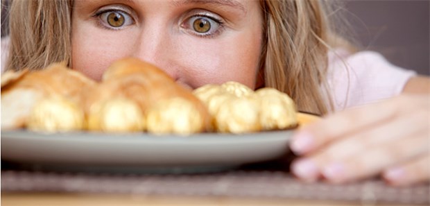Strom bremst den Hunger Gleichstrom am Kopf kann den Hunger bremsen - eine Therapieoption bei Übergewicht?