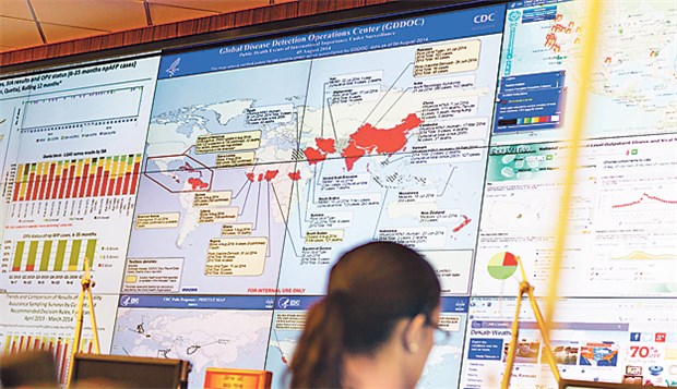 Ebola-Experten reagieren zurückhaltend Globale Karte mit Gesundheitsinfos im U.S. Center for Disease Control and Prevention.