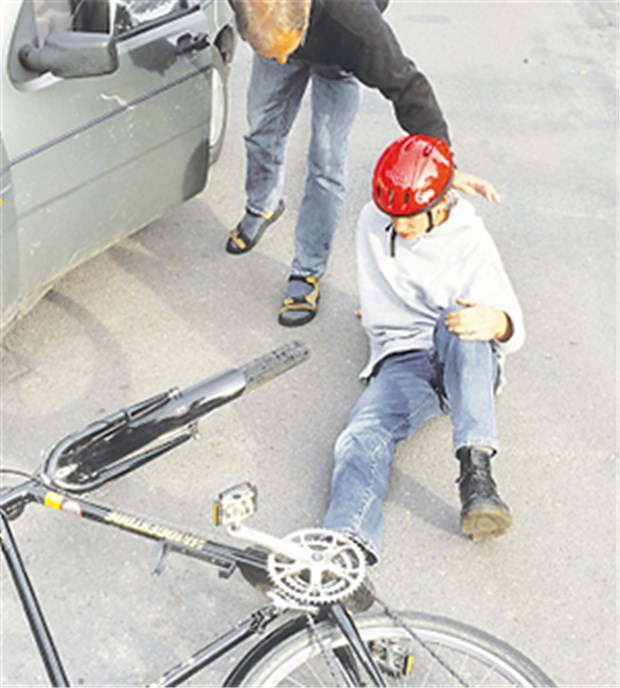 Helm, Licht, kein Alkohol: Das sollte jeder Radfahrer beherzigen Glück gehabt: Bei Fahrradunfällen senkt ein Helm das Kopfverletzungsrisiko um 50 Prozent.
