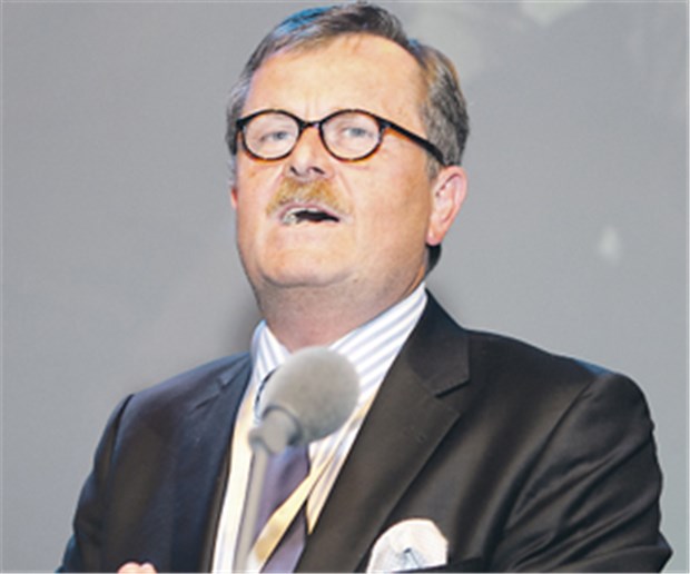 Montgomery - Berufspolitiker aus Leidenschaft Glücklich über seine Wahl: Dr. Frank Ulrich Montgomery.