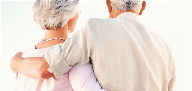 Umarmt euch! Warum körperliche Nähe gut tut Glückliche Momente: Besonders ältere Menschen leben oft mit einem Berührungsdefizit.