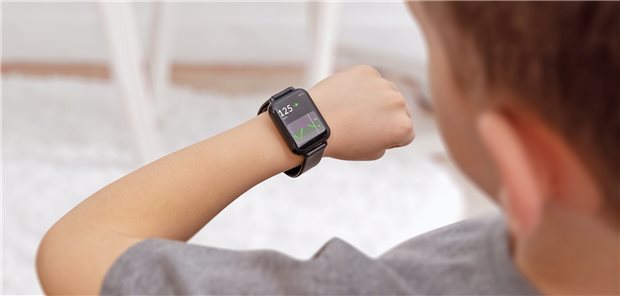 Glukosekontrolle mit der Smartwatch: Der CGM-Sensor sendet die aktuellen Werte direkt auf das Endgerät.