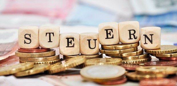 Höhere Belastungen für Gutverdiener Gott würfelt nicht - trotz Steuern.