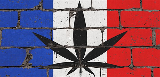 Joint statt Baguette Graffiti auf Wand mit französischer Fahne: In Frankreich darf Cannabis derzeit nicht verschrieben werden.